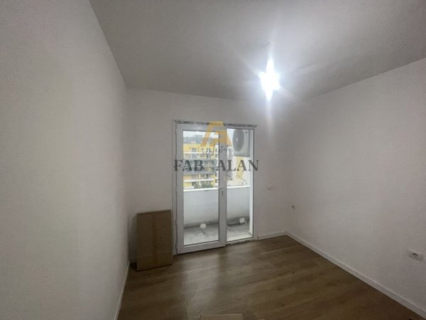 Tirane, jepet me qera apartament 3+1 Kati 9, 113 m² 700 € (Kryqezimi i Laprakes)