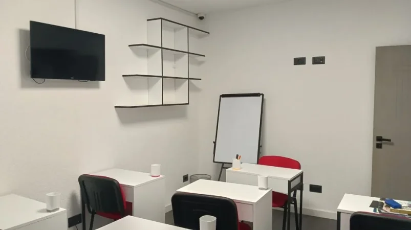 QERA ,AMBIENT BIZNESI 2+1,PRANE SHKOLLES SABAUDIN GABRANI