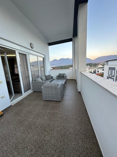 Tirane, jepet me qera apartament 3+1+Aneks+Ballkon Kati 4, 180 m² 1.300 € (Liqeni i Thate)