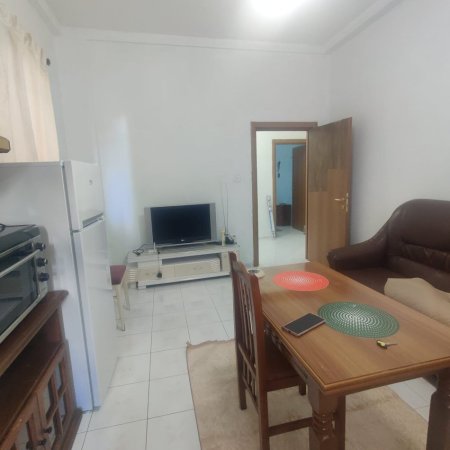 Tirane, jepet me qera apartament 1+1+Ballkon Kati 1, 62 m² 600 € (QENDER 9- KATESHET)