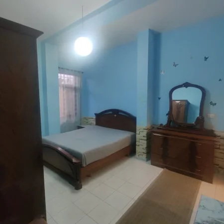 Tirane, jepet me qera apartament 1+1+Ballkon Kati 1, 62 m² 600 € (QENDER 9- KATESHET)