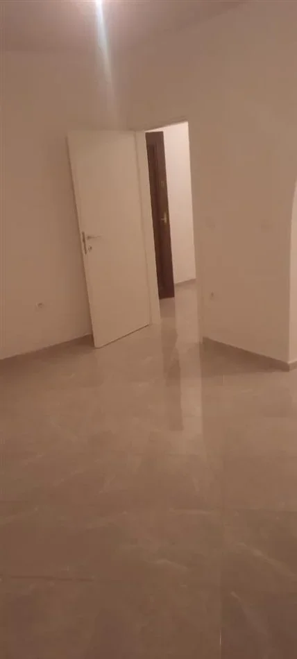Durres, shitet apartament 1+1 Kati 3, 63 m² 67.000 € (LAGJA 16 AFER SHKOLLES QEMAL MICI!)