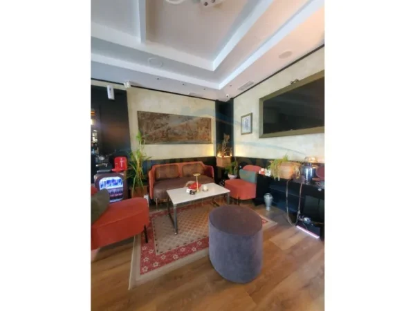 Tirane, jepet me qera ambjent biznesi Kati 0, 120 m² 500 € 