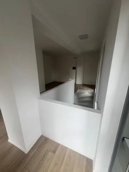 Tirane, jepet me qera Kati 0, 140 m² 2.500 € (Rruga e Kavajes)