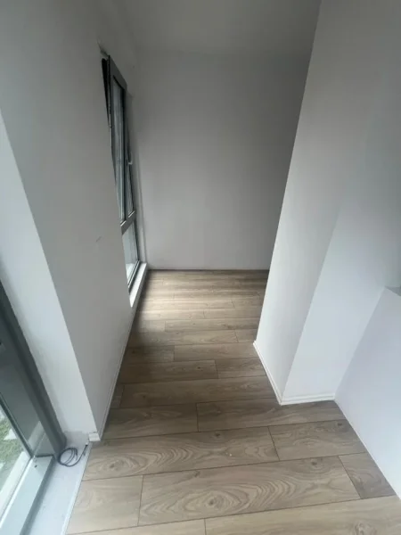Tirane, jepet me qera Kati 0, 140 m² 2.500 € (Rruga e Kavajes)