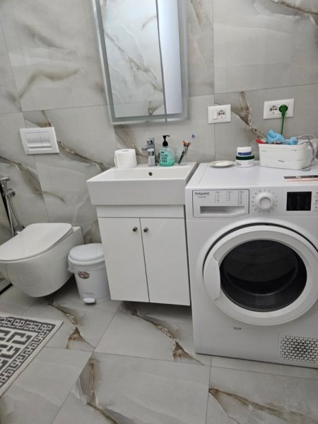 Tirane, jepet me qera apartament+verande | Penthouse 2+1 Kati 8, 210 m² 1.000 € (Myslym Shyri)