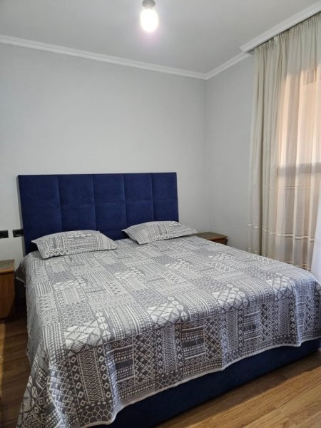 Tirane, jepet me qera apartament+verande | Penthouse 2+1 Kati 8, 210 m² 1.000 € (Myslym Shyri)