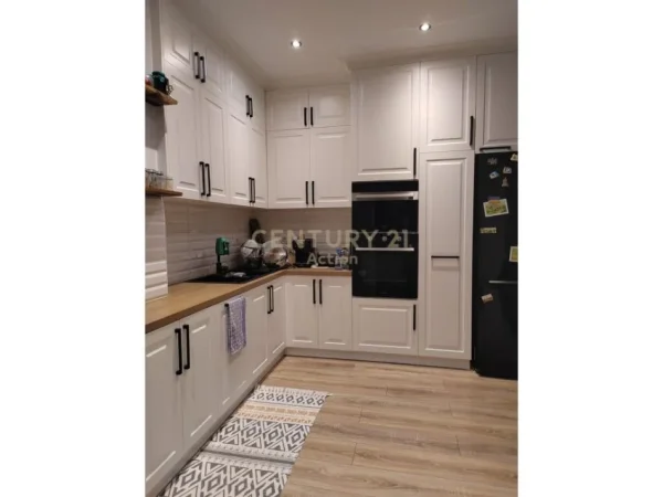 Tirane, shitet apartament 2+1 , 82 m² 120.000 € (fresk)