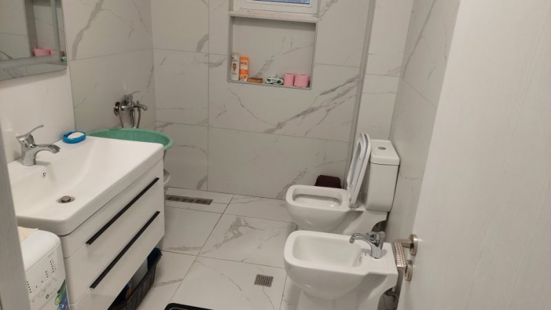 Tirane, jepet me qera apartament 3+1+Ballkon Kati 3, 120 m² 1.200 € (MYSLYM SHYRI)