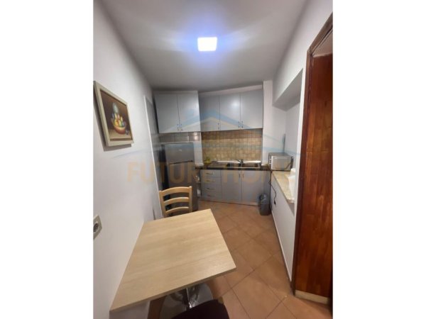 Tirane, jepet me qera apartament 2+1+Aneks+Ballkon Kati 6, 160 m² 900 € (9 Kateshet)