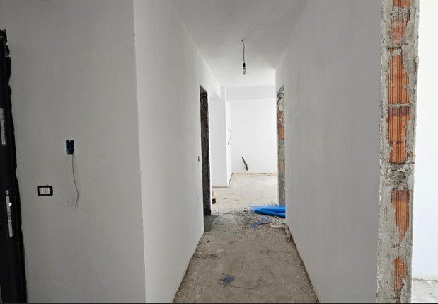 Tirane, shitet apartament 3+1 Kati 4, 221.000 € (Kodra e diellit 2)