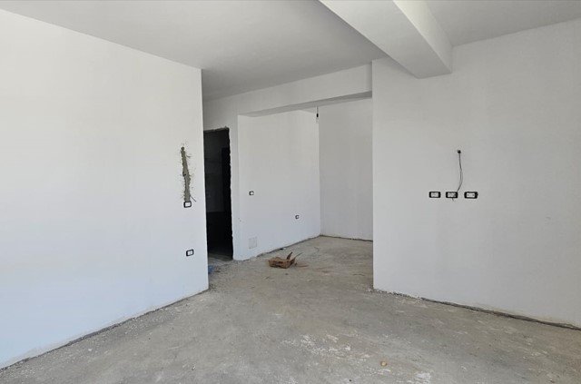Tirane, shitet apartament 3+1 Kati 4, 221.000 € (Kodra e diellit 2)
