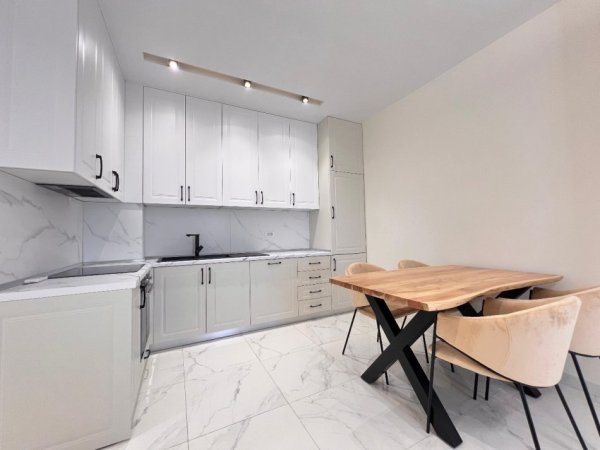 Tirane, shitet apartament 2+1 Kati 2, 132.000 € (Rr. 29 Nentori, Tirane,prane Casa Italia)