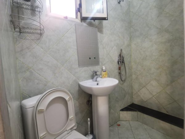 Tirane, jepet me qera garsonier 1+1 Kati 2, 32 m² 370 € (Rruga 5 Maj)
