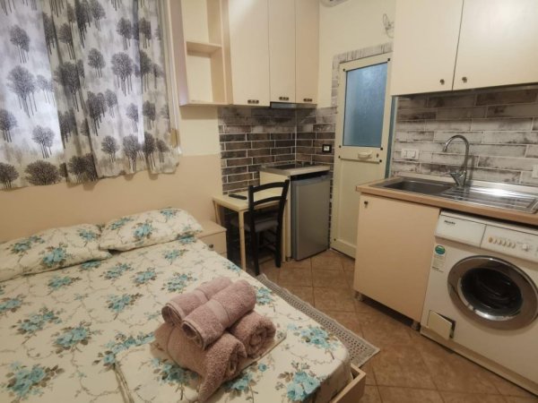 Tirane, jepet me qera garsonier 1+1 Kati 2, 32 m² 370 € (Rruga 5 Maj)