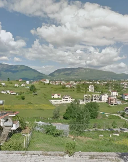 Tirane, shitet toke , 700 m² 90.000 € (Farke)