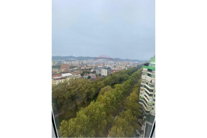 Tirane, jepet me qera apartament 2+1 Kati 13, 122 m² 980 € (Bulevard Zhan Dark)