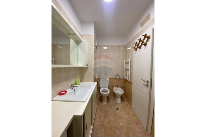Tirane, jepet me qera apartament 2+1 Kati 13, 122 m² 980 € (Bulevard Zhan Dark)