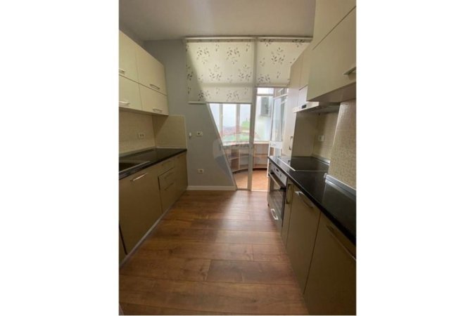 Tirane, jepet me qera apartament 2+1 Kati 13, 122 m² 980 € (Bulevard Zhan Dark)