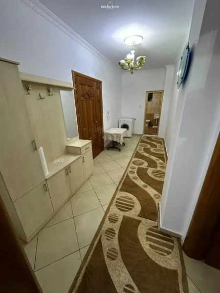Tirane, jepet me qera Vile 2+1 Kati 1, 140 m² 600 € (5 maji)