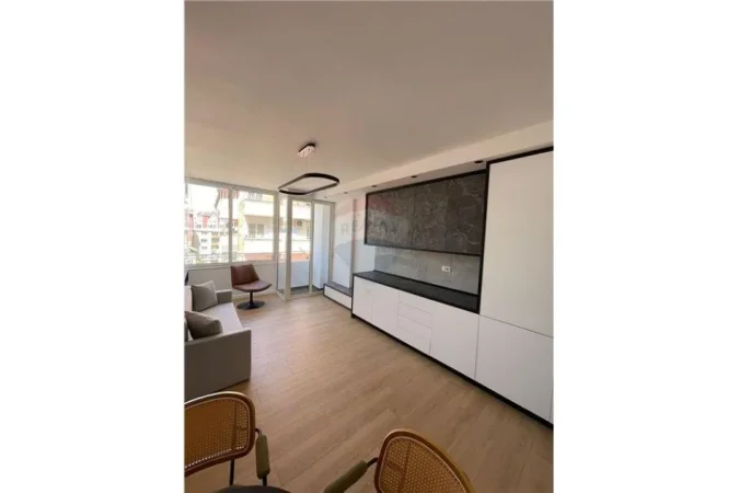 Tirane, shitet garsonier Kati 4, 37 m² 84.000 € (Komuna e Parisit)