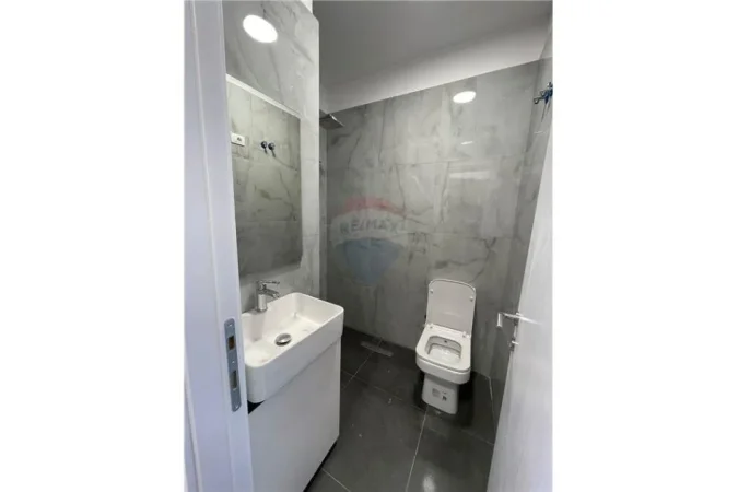 Tirane, shitet garsonier Kati 4, 37 m² 84.000 € (Komuna e Parisit)