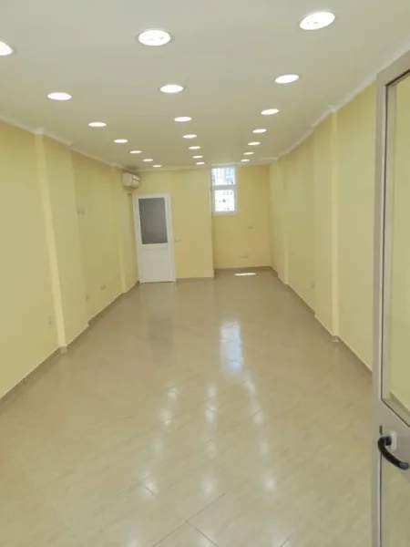 Tirane, shitet dyqan Kati 0, 43 m² 117.425 € (Vasil Shanto)