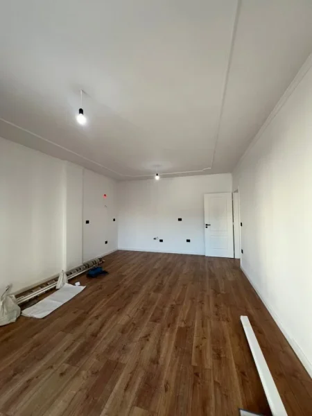 Tirane, shitet apartament 2+1 Kati 3, 87 m2 165000 eu (Ish Parku i Autobusave)