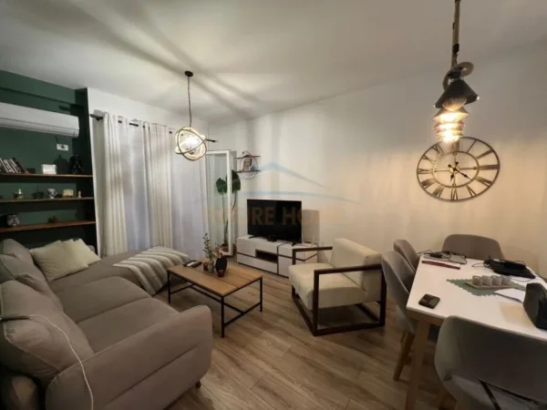 Tirane, shitet apartament 2+1+Ballkon Kati 2, 82 m² 120.000 € (Fresku)