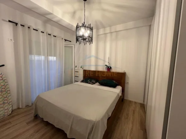 Tirane, shitet apartament 2+1+Ballkon Kati 2, 82 m² 120.000 € (Fresku)