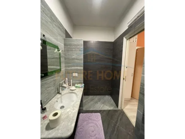 Tirane, shitet apartament 2+1+Ballkon Kati 4, 71 m² 165.000 € (Kopshti Zoologjik)
