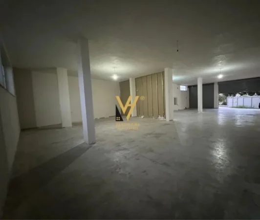 Tirane, jepet me qera magazine Kati 0, 376 m² 1.200 € (KASHAR)