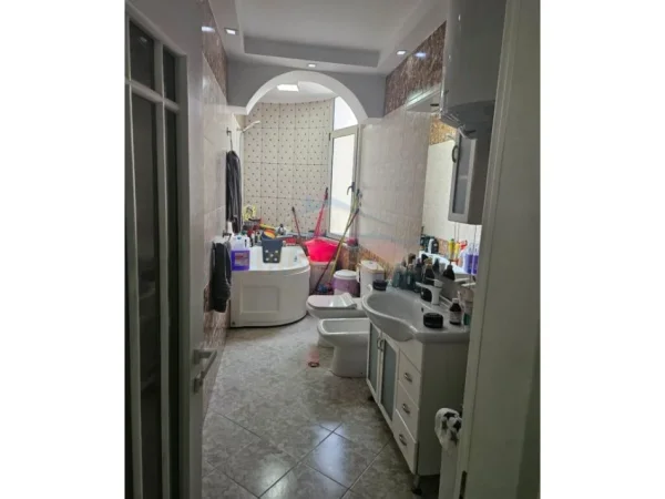 Tirane, shitet apartament 3+1 Kati 5, 86 m² 205.000 € (Sheshi Willson)