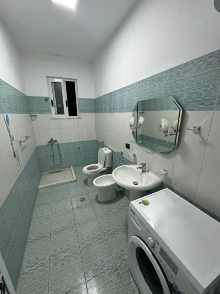 Tirane, jepet me qera apartament 1+1 Kati 4, 90 m² 500 € (5 Maji)
