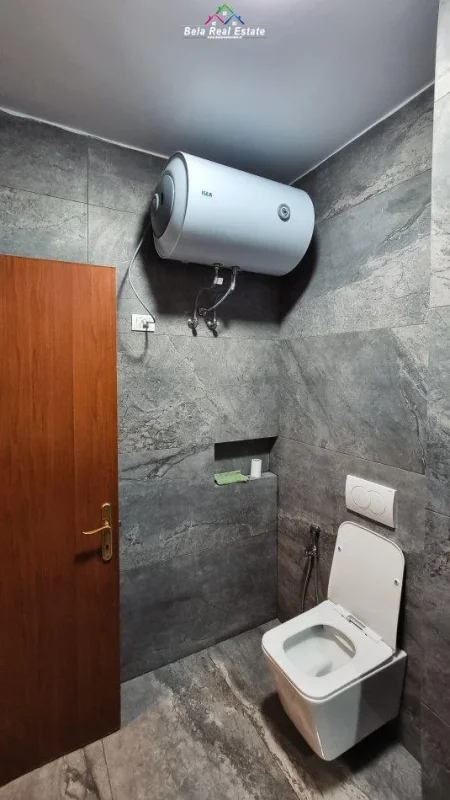 Tirane, jepet me qera apartament 2+1 Kati 2, 85 m² 400 € (fresku)