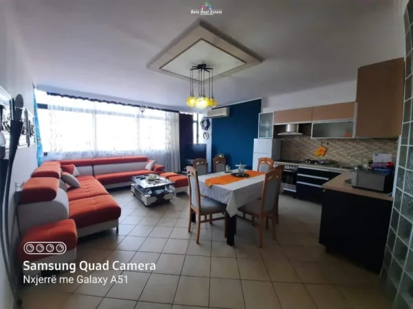 Tirane, jepet me qera apartament 3+1 Kati 9, 130 m² 800 € (rruga e kavajes)