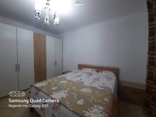 Tirane, jepet me qera apartament 3+1 Kati 9, 130 m² 800 € (rruga e kavajes)