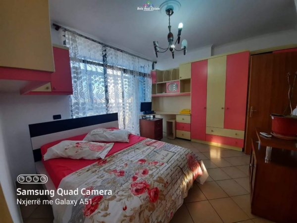 Tirane, jepet me qera apartament 3+1 Kati 9, 130 m² 800 € (rruga e kavajes)