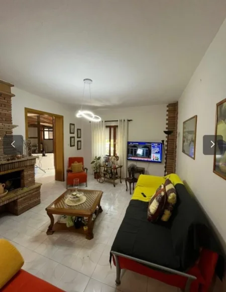 Tirane, shitet apartament 2+1 Kati 1, 200 m² 220.000 € (Komuna e Parasit)