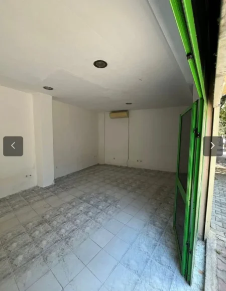 Tirane, shitet apartament 2+1 Kati 1, 200 m² 220.000 € (Komuna e Parasit)