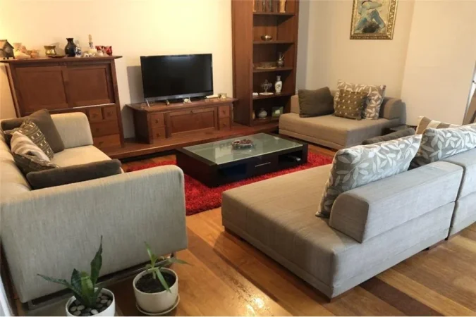 Tirane, jepet me qera apartament 3+1+Ballkon Kati 6, 151 m² 1.100 € (Myslym Shyri)
