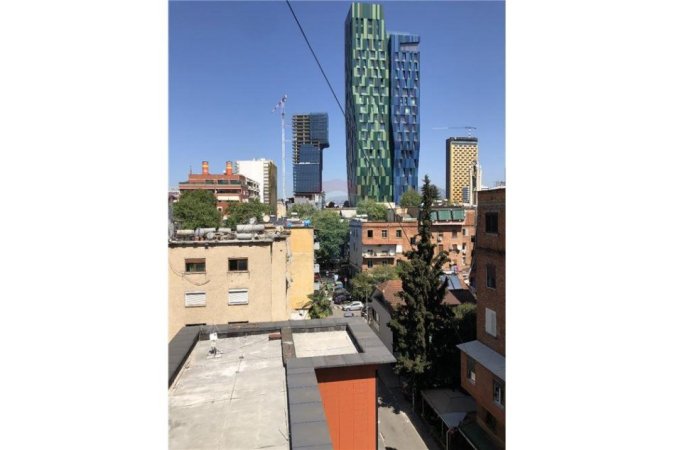 Tirane, jepet me qera apartament 3+1+Ballkon Kati 6, 151 m² 1.100 € (Myslym Shyri)