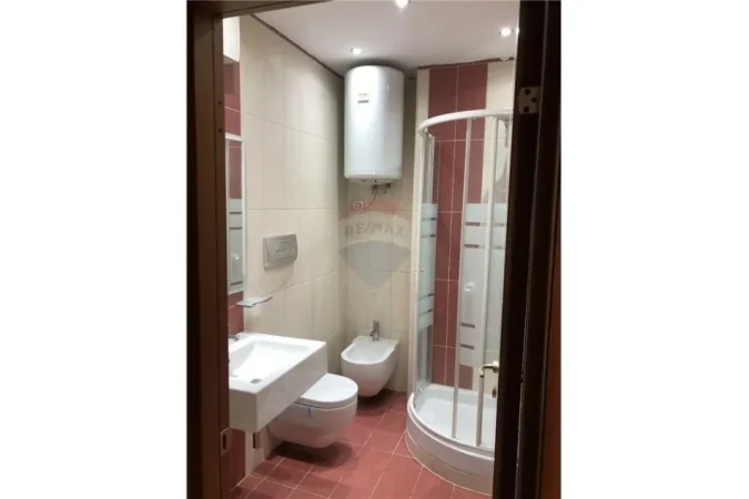 Tirane, jepet me qera apartament 3+1+Ballkon Kati 6, 151 m² 1.100 € (Myslym Shyri)