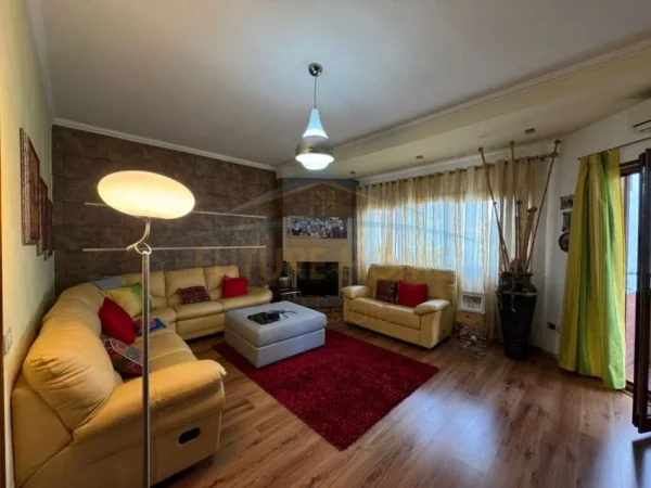 Durres, shitet 2 Katshe , 550 m² 550.000 € (Shitet, Vile , Prane UKD , Durres)
