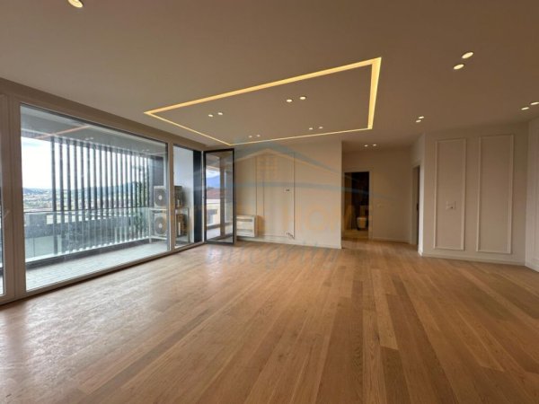 Tirane, jepet me qera apartament 3+1 Kati 2, 153 m² 1.100 € i pa mobiluar dhe 1600€ i mobiluar  (Pallati i Brigadave