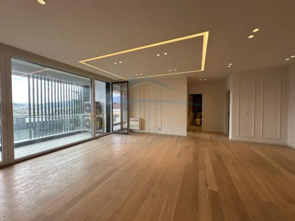 Tirane, jepet me qera apartament 3+1 Kati 2, 153 m² 1.100 € i pa mobiluar dhe 1600€ i mobiluar  (Pallati i Brigadave