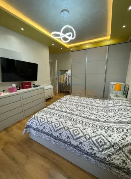 Tirane, shitet apartament 2+1 Kati 6, 105 m² 200.000 € (Fusha e Aviacionit)
