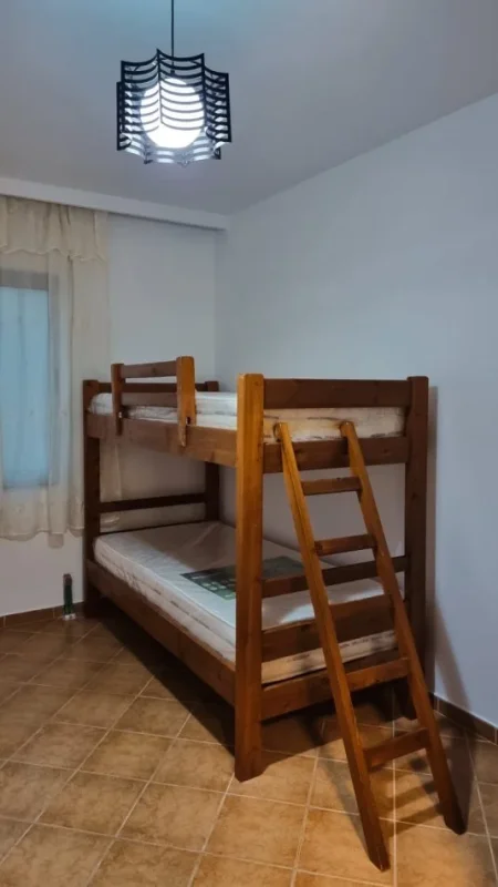 Tirane, jepet me qera apartament 2+1 Kati 1, 94 m² 400 € (Fresk)