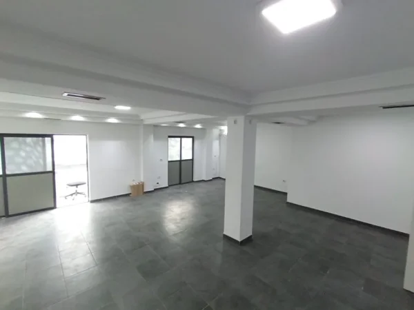 Tirane, jepet me qera ambjent biznesi Kati 1, 151 m² 1.500 € (myslym shyri)