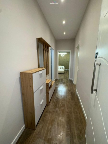 Tirane, jepet me qera apartament 1+1+Ballkon Kati 1, 85 m² 650 € (kodra e diellit)